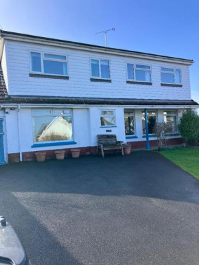 Entire house near beaches, footpaths, dog friendly